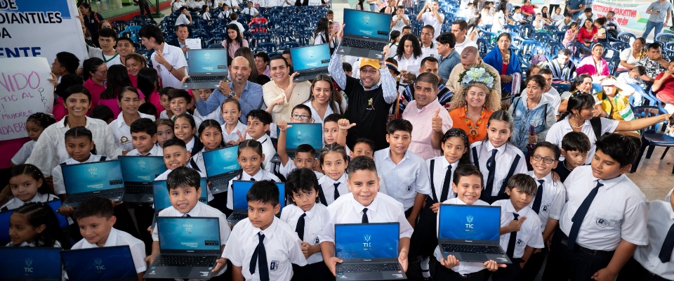 Foto de niños estudiantes del departamento de Putumayo