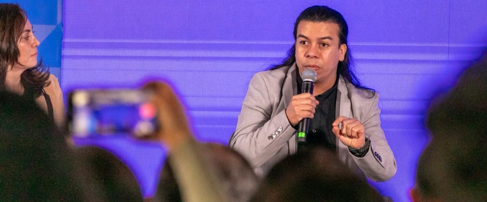 Foto de viceministro de transformación en presnetación